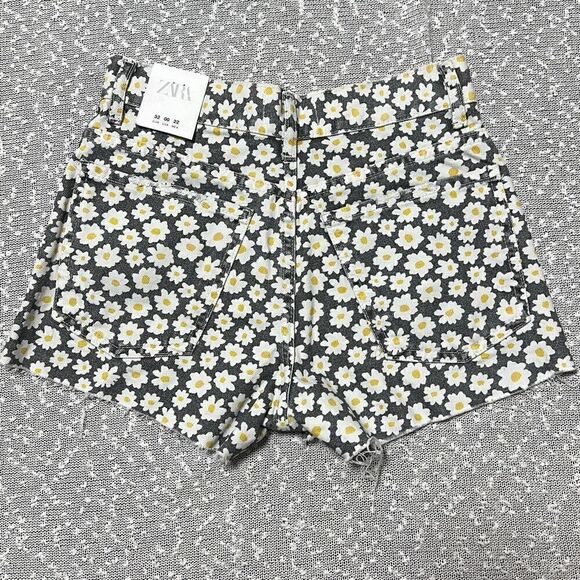 ZARA Daisy Print High Rise Button Front Shorts Size 0 EUR 32 NWT - Picture 3 of 8